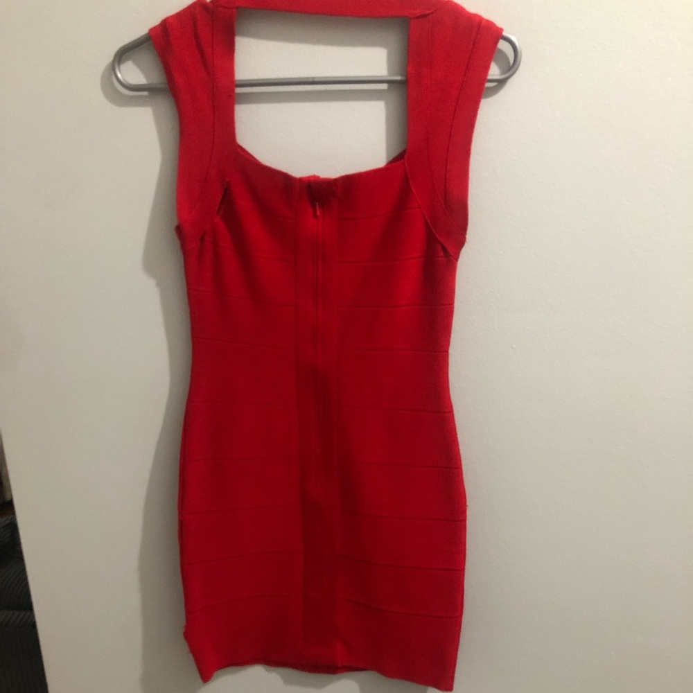 Dresses - Picture 2 of 8